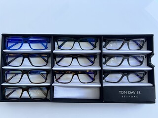 Ca. 10x Optische monturen, Tom Davies, in luxe opbergdoos/displaytray